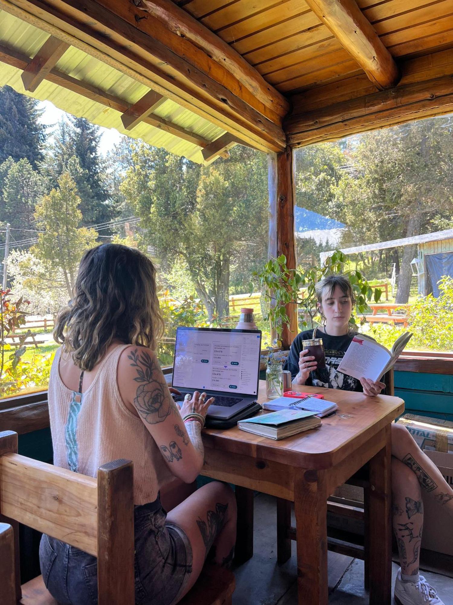 Hostel Capsula Refugio Oeste Сан-Карлос-де-Барилоче Экстерьер фото